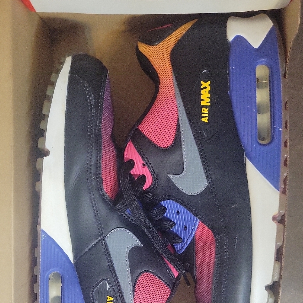 Nike Air Max Black and Pink Sneakers
